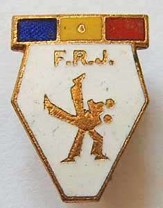   sport pin Romanian Judo Federation FRJ 1970s enameled wrestling sambo