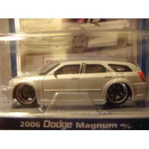  Maisto Playerz Dodge Magnum 2006 R T silver, scale 1/64 