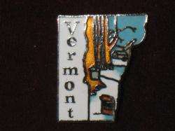 VERMONT   STATE MAP SHAPED   TRAVEL LAPEL HAT PIN  
