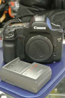 Canon EOS 5D DSLR Camera   Black (Body Only)  9.0 Condition 
