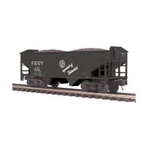   Bay Offset Hopper Car w/Coal Load Pittsburgh & West Virginia (#572