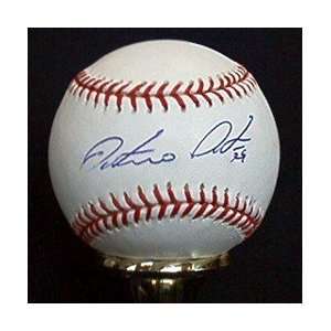  Octavio Dotel Autographed Baseball (0000000051941) Books