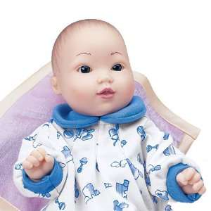  Asian Baby Doll W/4 Sleeper Outfits Toys & Games