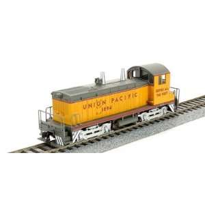   EMD NW2 Switcher, UP #1094, Road of the Streamliners Toys & Games