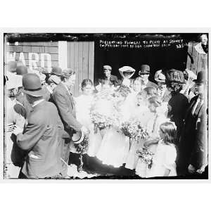  Girls present flowers to Peary,Sydney