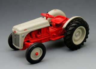 609 1/16 ERTL Ford 8N Tractor / die cast model  