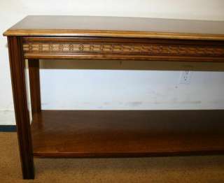   STYLE TRADITIONAL Lane Mahogany Chippendale sofa console table  
