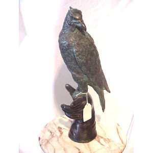   Metropolitan Galleries SRB81840 Eagle on Hand Bronze