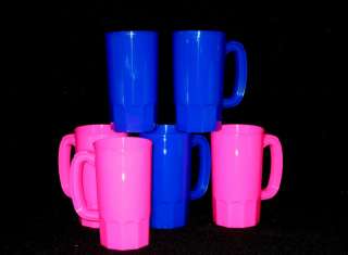 SMALL MUGS, PLASTIC ROOT BEER MUGS BLUE PINK CUP  