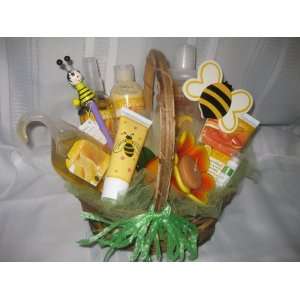 Avon Basket BEE HAPPY Basket Body and lip care in a whimsical Basket