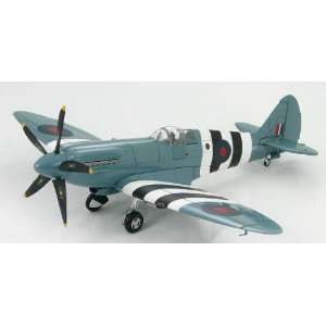  Spitfire Mk XIX RAF 148 Hobby Master HA7604 Toys & Games