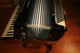 excelsior 604 accordion excellent with no case while there is no case 