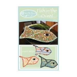  Vanilla House Patterns Fish In The Oven Mitt; 2 Items 
