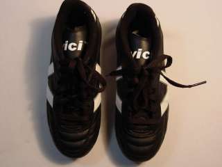 New VICI Soccer Shoes Cleats Girls Boys Youth Size 3.5  