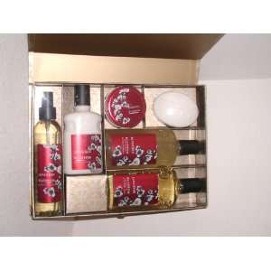 Bath & Body Works Japanese Cherry Blossom Large Gift Set in Gold Box 