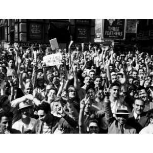 New Yorkers Celebrating VJ Day and End to World War II, Times Square 