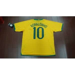 08 09 BRAZIL HOME JERSEY RONALDINHO NEW WITH TAGS + FREE SHORT (SIZE M 